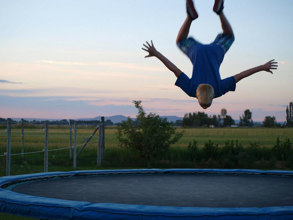 Czym są trampoliny fitness?